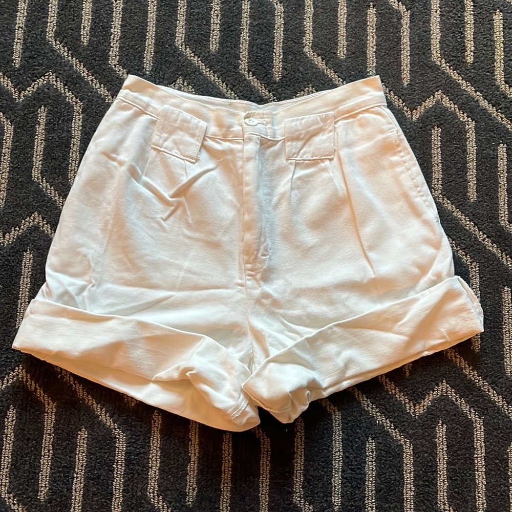 Cute vintage white high waisted shorts